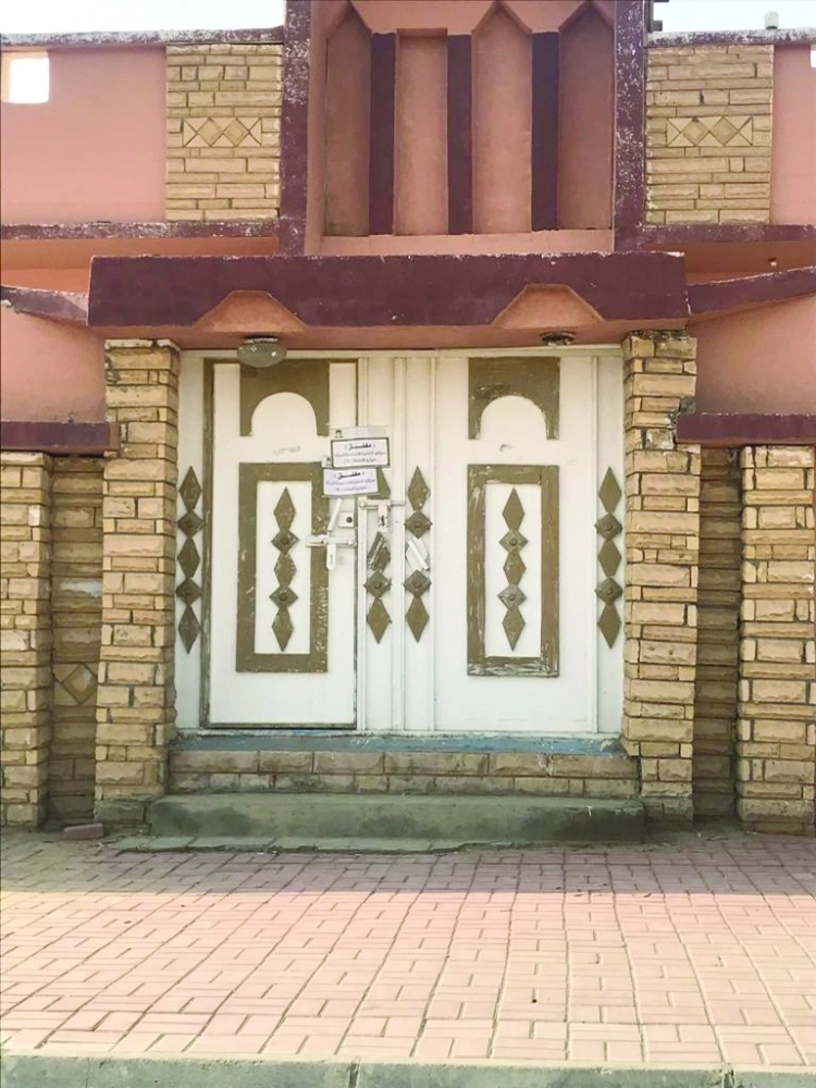 المنزل السكني مغلق بأمر البلدية  