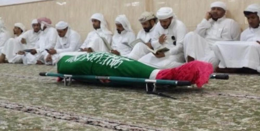 






جنازة الشهيد في المسجد                                            (مكة)