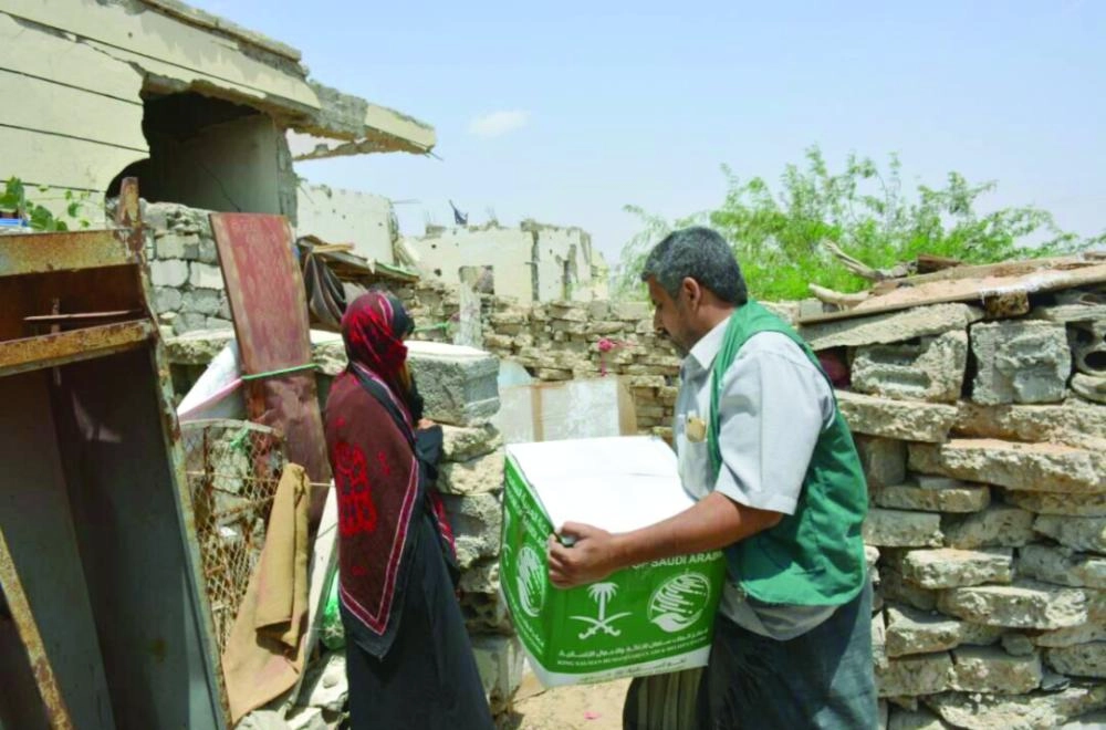 






فريق مركز الملك سلمان يوزع سلالا غذائية في أبين                   (واس)