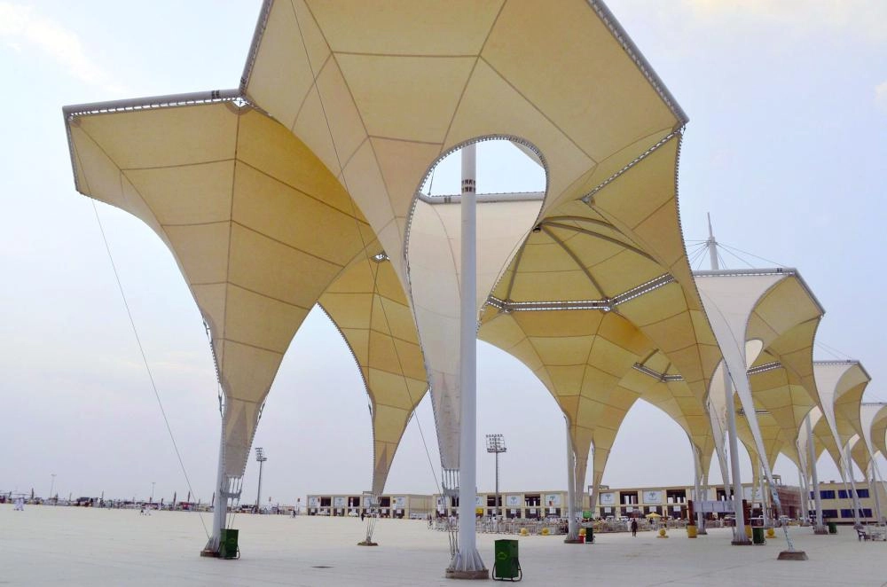 مظلات مخصصة لموقع المزاد  (مكة)