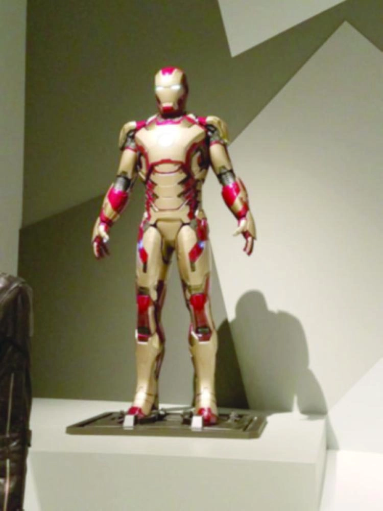 بعض المعروضات (Collider