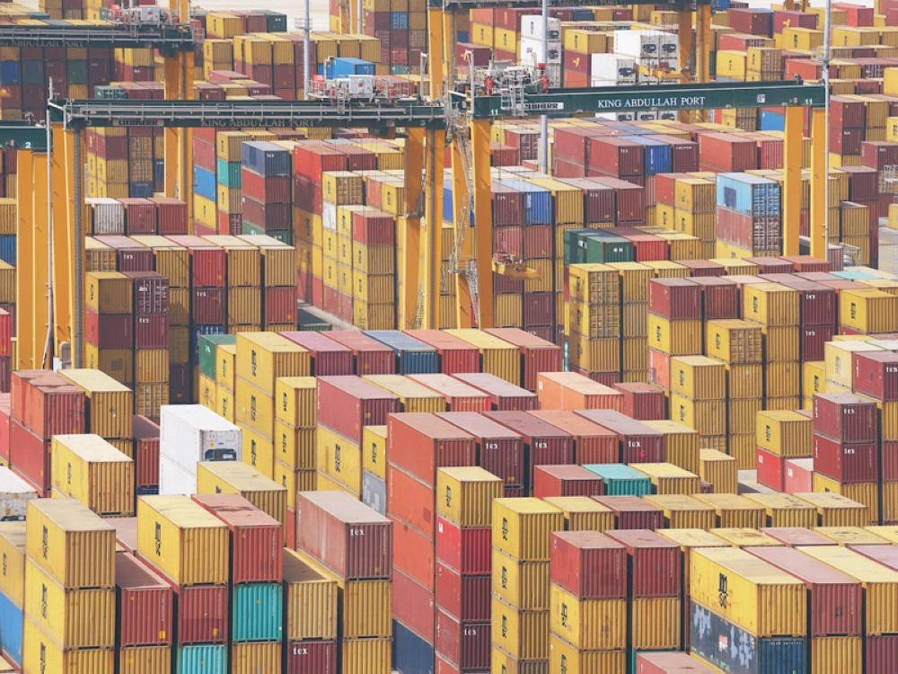 حاويات في ميناء الملك عبدالله                               (مكة)