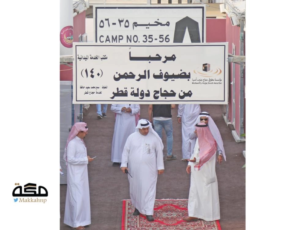 حسين الشريف ومرافقوه خلال الجولة ( ياسر بخش)