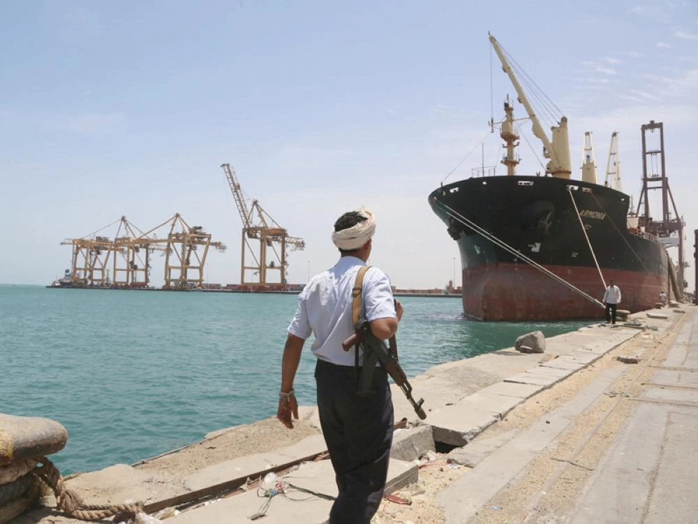 ميناء الحديدة، حيث يتابع التحالف وجود 7 سفن ترفض الميليشيات تفريغها                                                                               (رويترز)