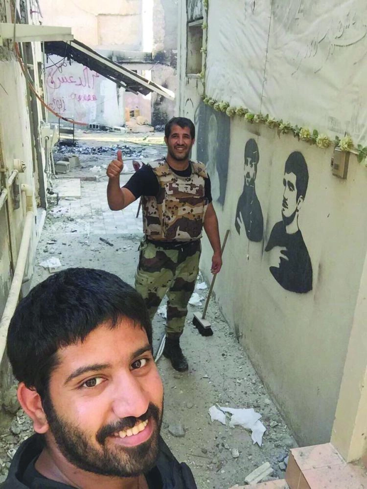 من عملية التمشيط لرجال الأمن في حي المسورة بالعوامية أمس                                                                                                                                                                (مكة)