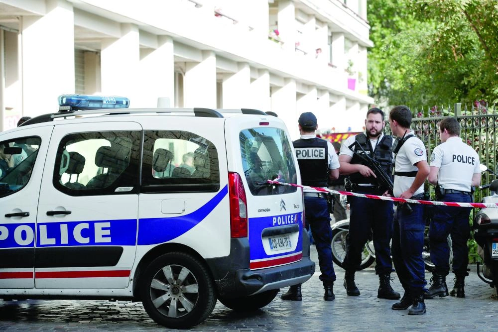 






الشرطة الفرنسية في مكان الحادث                                  (رويترز)