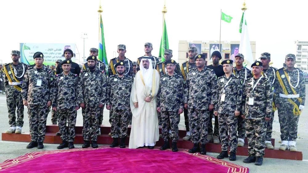 سعيد القحطاني متوسطا عددا من الخريجين