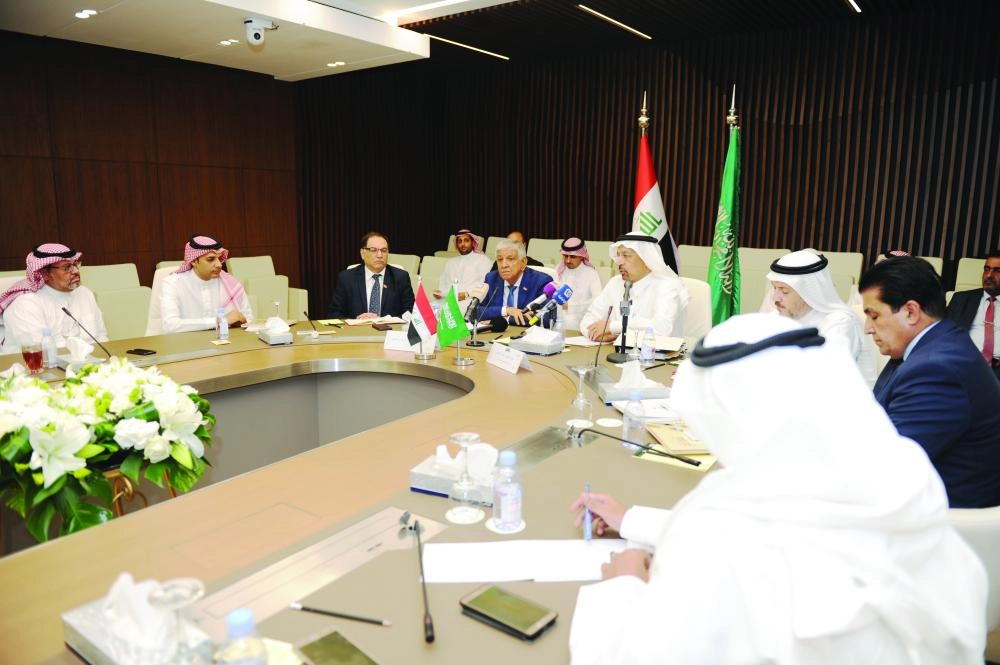 






حضور المؤتمر الصحفي                                                                                 (علي القرني)