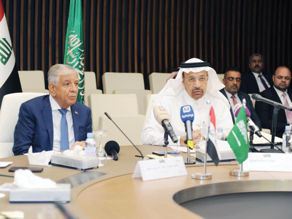 الفالح وجبار اللعيبي خلال المؤتمر في جدة أمس (علي القرني)