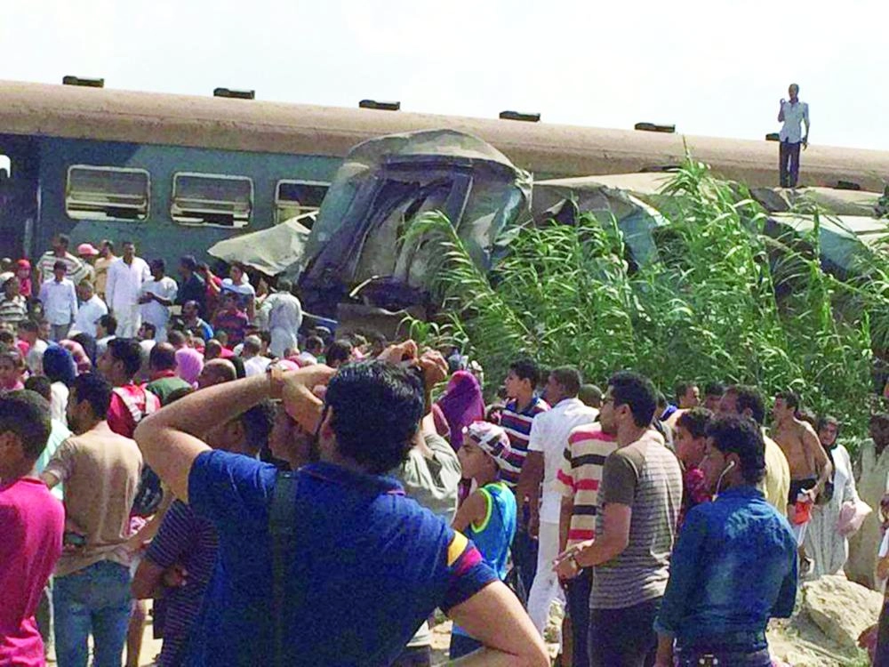 






تجمع في موقع تصادم القطارين بالإسكندرية أمس                                 (مكة)