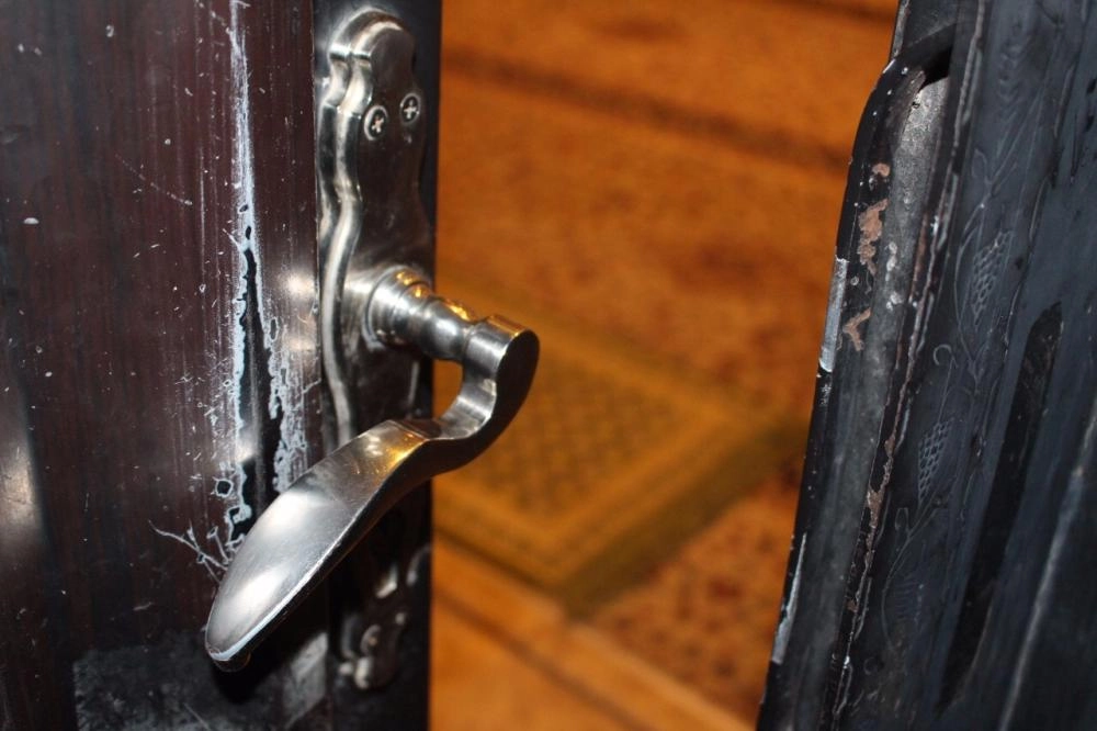 آثار السرقة بأحد المساجد                                       (مكة)       