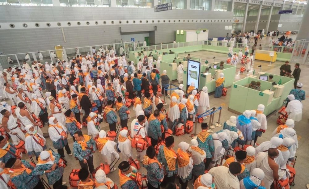 حجاج ماليزيا لحظة وصولهم                 (مكة)