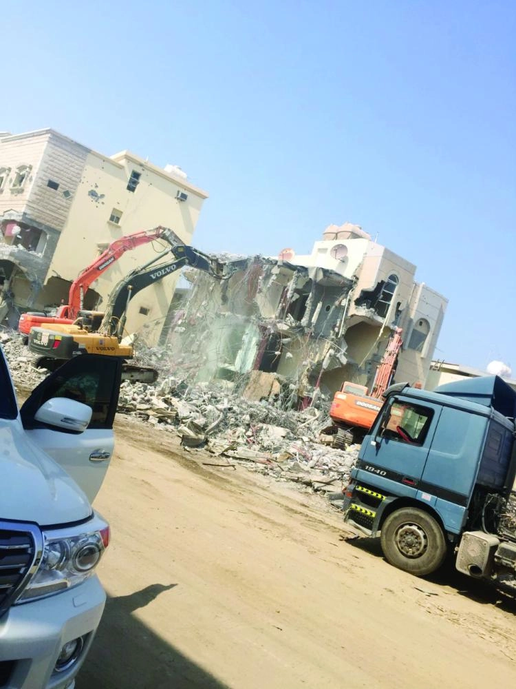 






معدات التطوير تواصل أعمالها                                              (مكة)