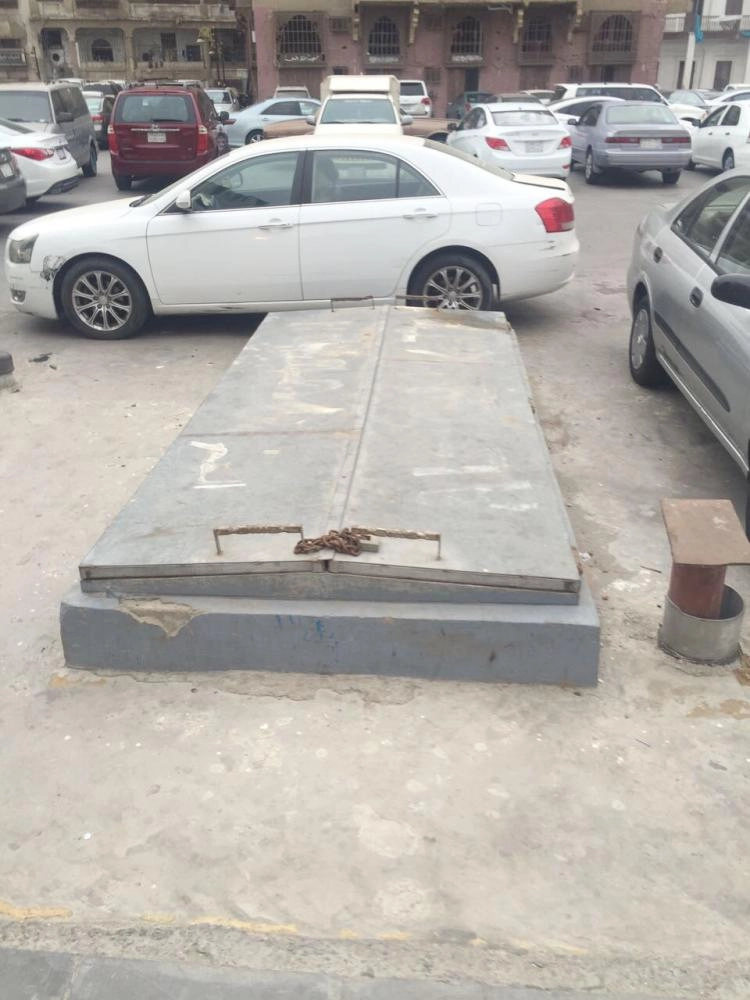 






 خزان مياه الدفاع المدني محاطا بالسيارات