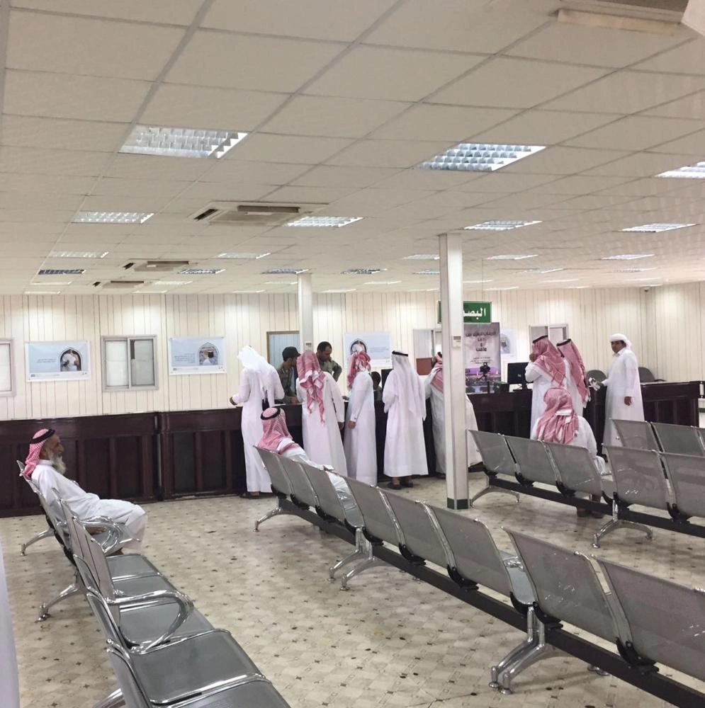 موظفو الجوازات ينهون إجراءات دخول القطريين  (مكة)
