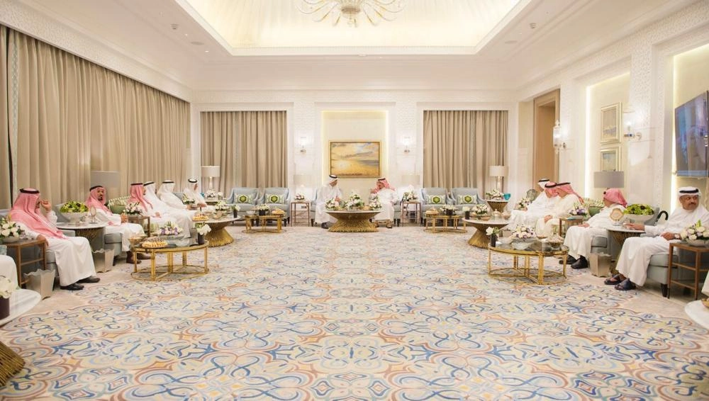 الملك سلمان يستقبل الشيخ عبدالله آل ثاني