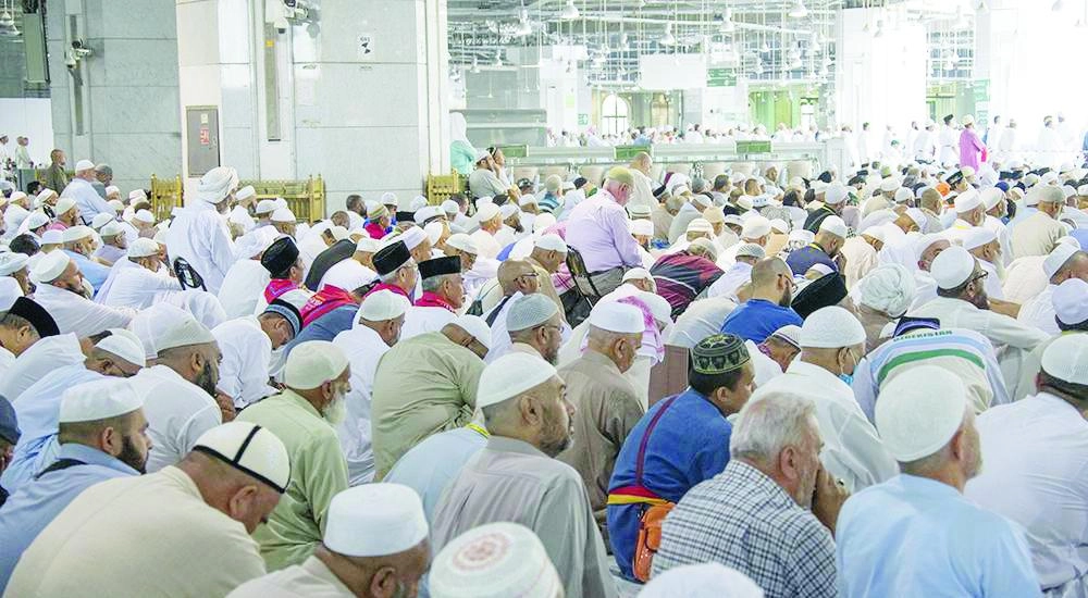 






مصلون يستمعون لخطبة الجمعة                    (واس)