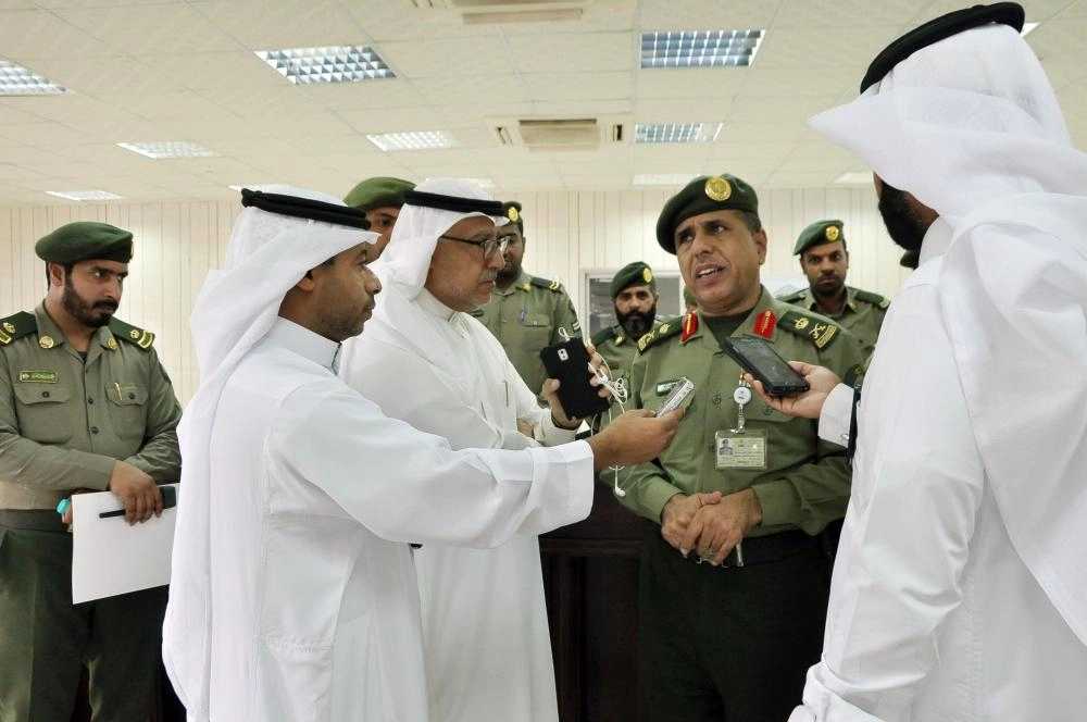 سليمان اليحيى متحدثا للإعلاميين أمس في منفذ سلوى (مكة)