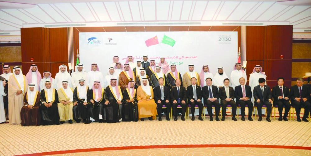 






الفالح وقاولي يتوسطان ممثلي رجال الأعمال في البلدين                                                                                                          (مكة)