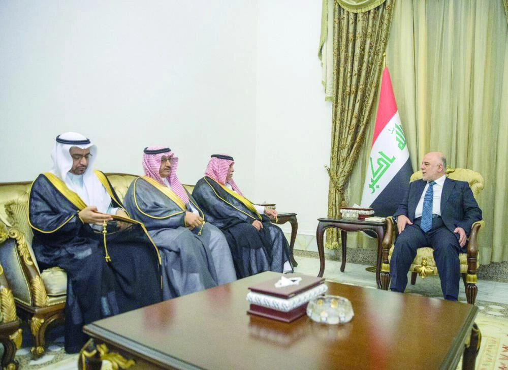 






العبادي أثناء استقبال القصبي والوفد المرافق                        (تويتر)