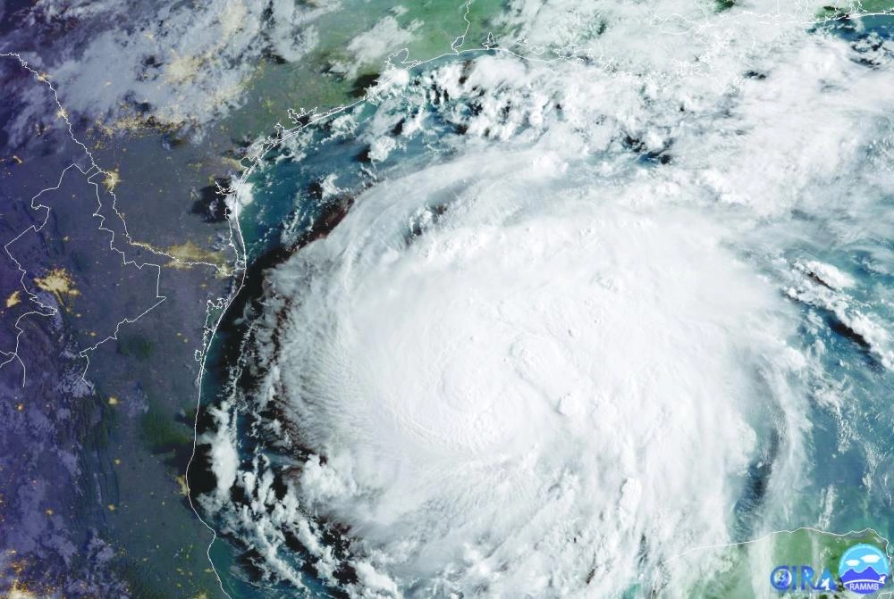 






 الإعصار بالأقمار الصناعية  (رويترز)