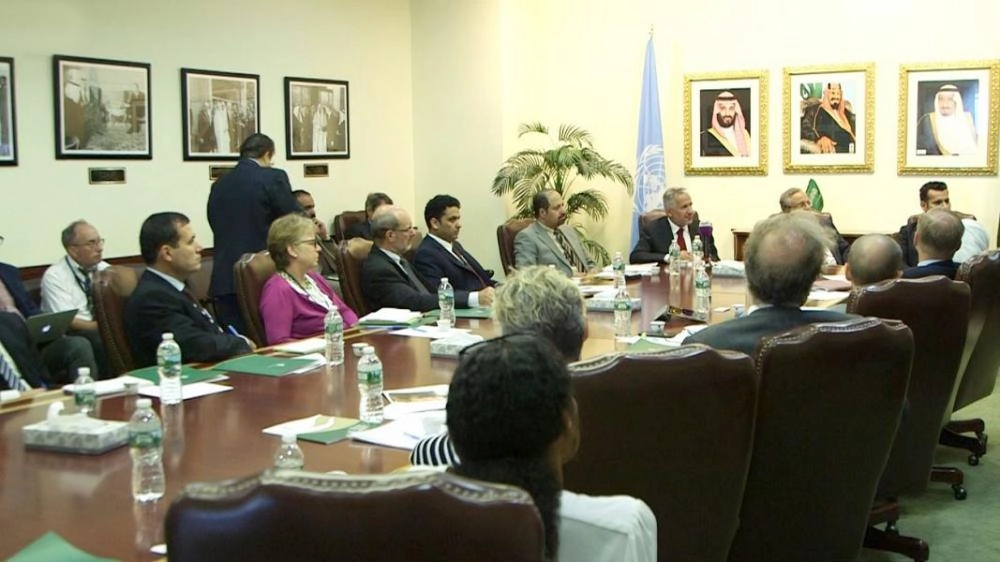 






الربيعة مستقبلا عددا من مسؤولي منظمات دولية في نيويورك أمس                                                                                       (واس) 