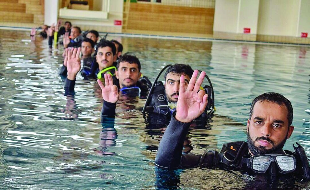 






من تدريبات فريق الإنقاذ المائي بالدفاع المدني