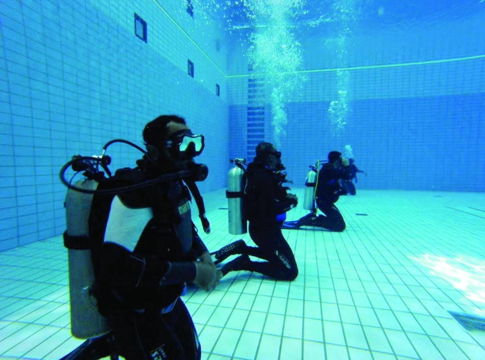 من تدريبات فريق الإنقاذ المائي بالدفاع المدني (مكة)