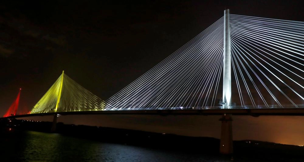 الجسر الجديد (رويترز)