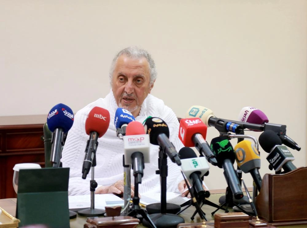 خالد الفيصل خلال المؤتمر من منى أمس (ياسر بخش)