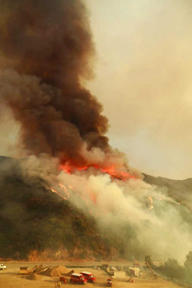 نيران تلتهم غابات لوس أنجلوس (د ب أ)