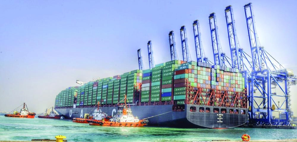 






ناقلة عملاقة ترسو في ميناء جدة                                                                                                            (مكة)