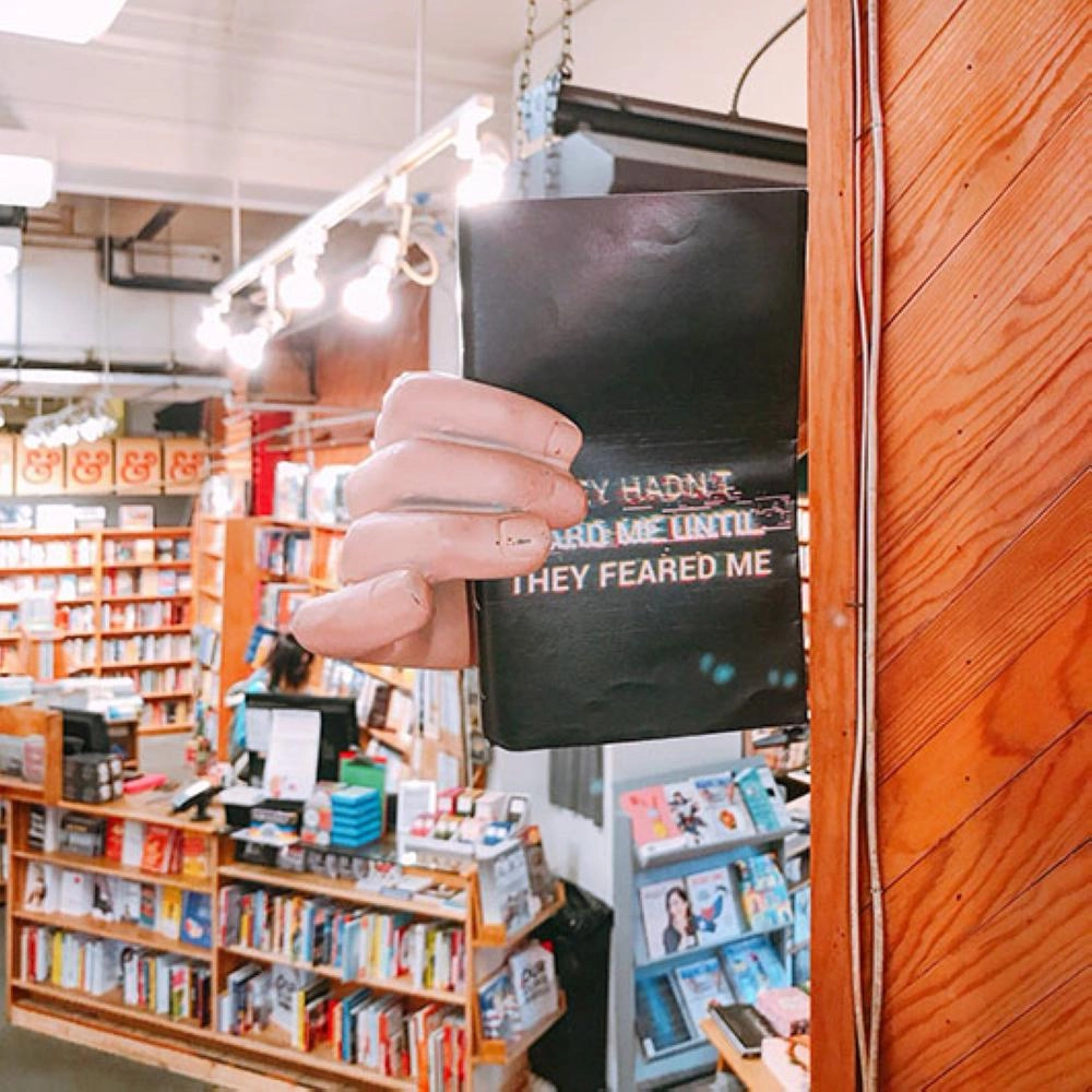 






أحد الكتب المخبأة