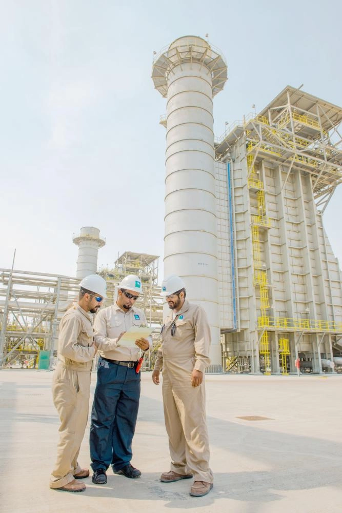 مهندسون في معمل واسط للغاز (مكة)