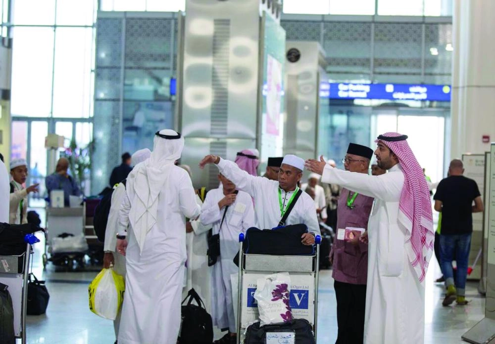 






عدد من ضيوف برنامج خادم الحرمين لدى مغادرتهم المملكة أمس                                                        (مكة)