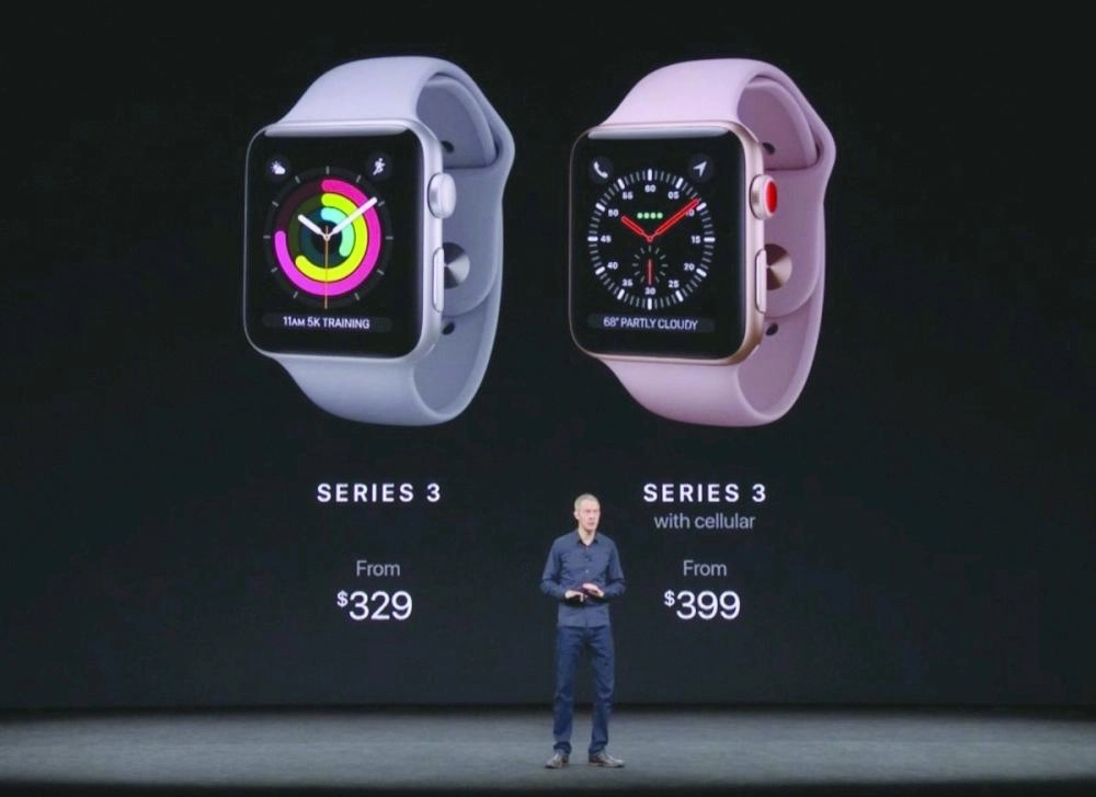 كوك أثناء الحديث عن الساعة الجديدة (مكة)