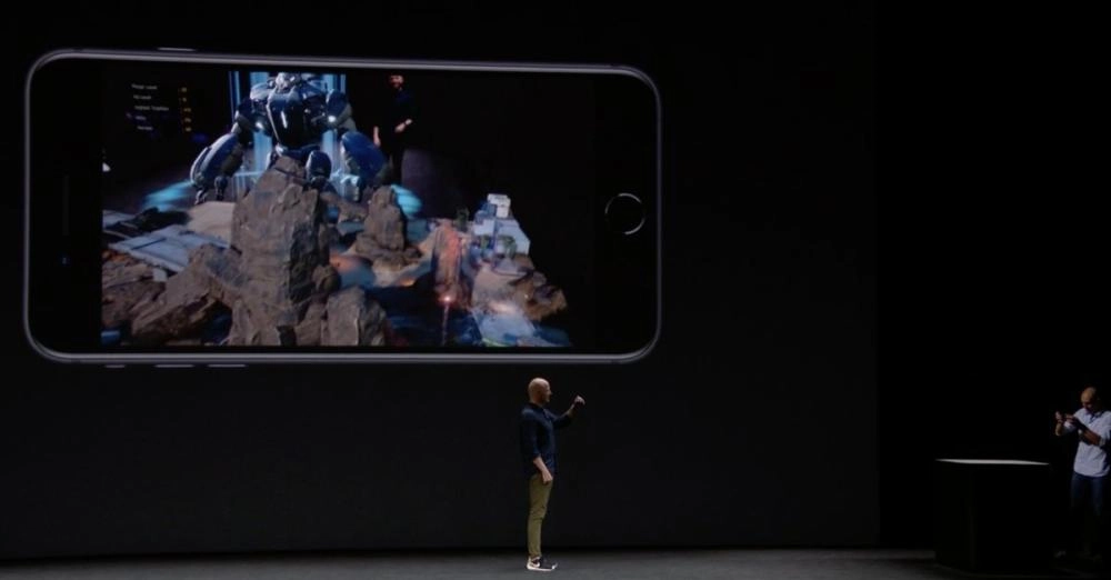 أثناء عرض لعبة جديدة وجماعية تعتمد على تقنية الواقع المعزز وتعمل في الايفون 8 (مكة)