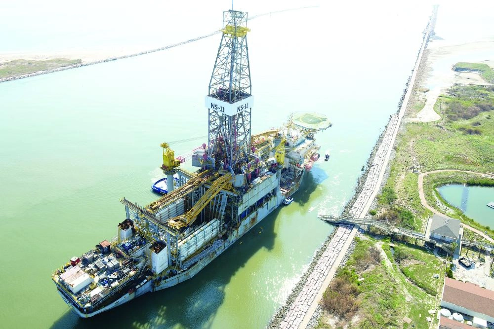 ورشة بالقرب من مدخل ميناء كوربوس كريستي في أعقاب إعصار هارفي  (د ب ا)