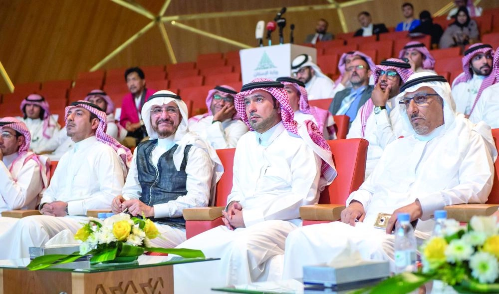 






وزير الإسكان أثناء حضور المؤتمر الصحفي                                            (واس)