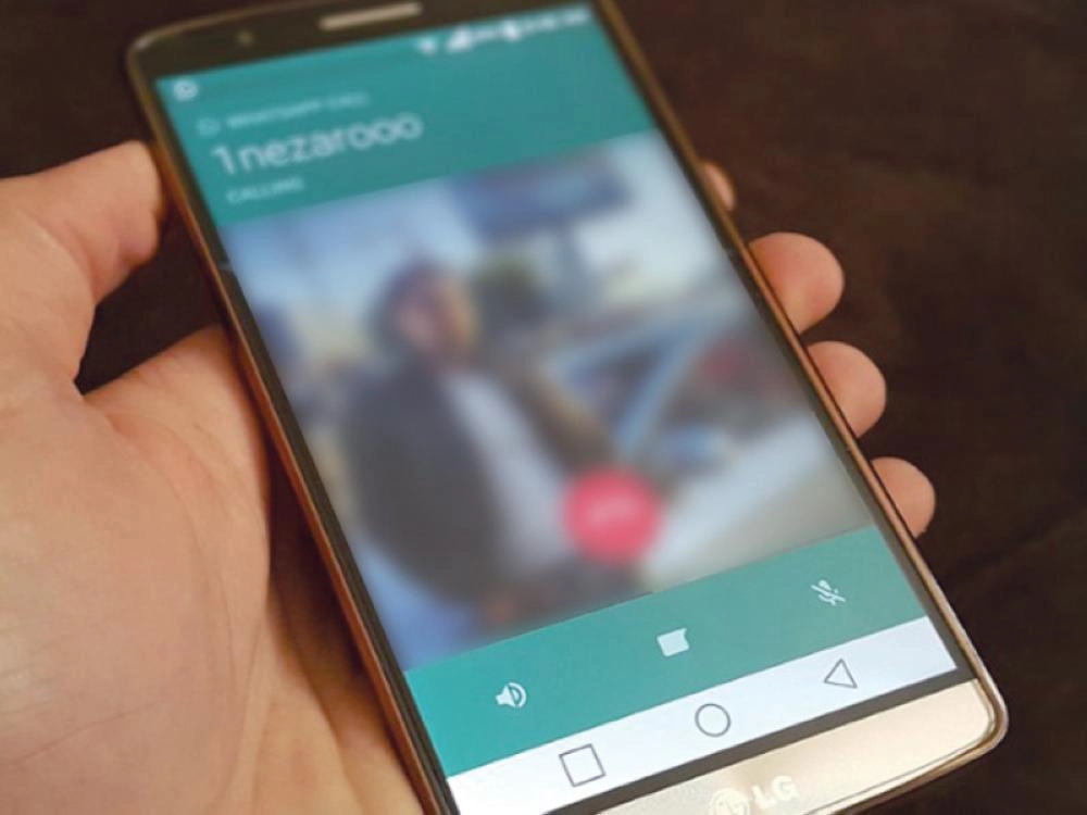 أثناء استخدام الاتصال المرئي                            (مكة)