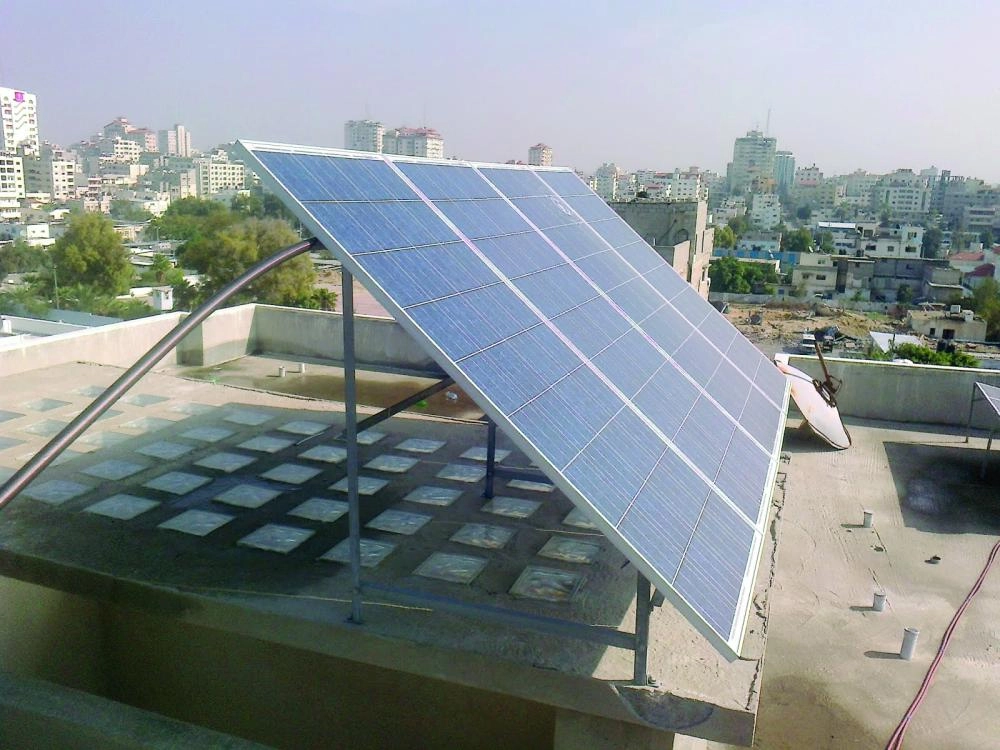 






خلايا شمسية على أسطح أحد المنازل                                        (مكة)