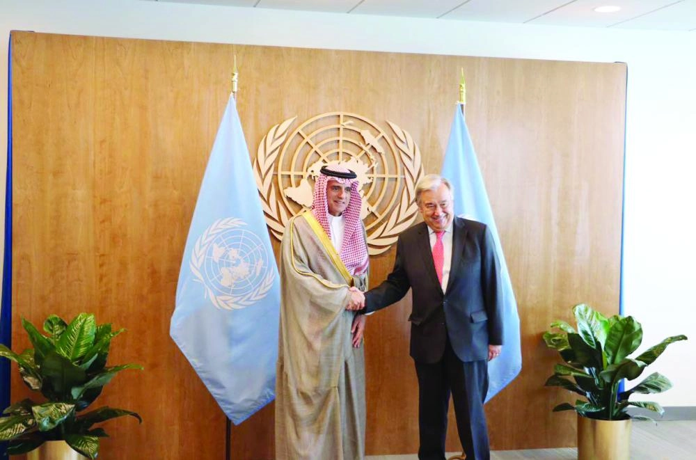 جوتيريش يصافح الجبير في نيويورك (واس)