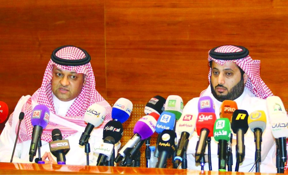 تركي آل الشيخ وعادل عزت في المؤتمر الصحفي اليوم (مكة)