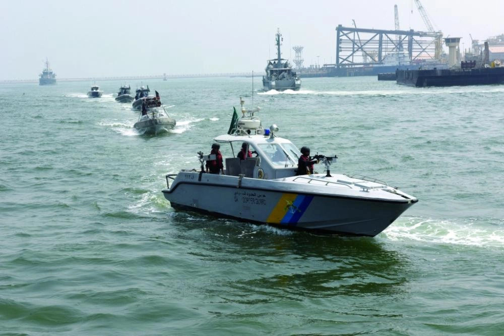 استعراض قوات حرس الحدود لأحد الزوارق الحديثة (مكة)