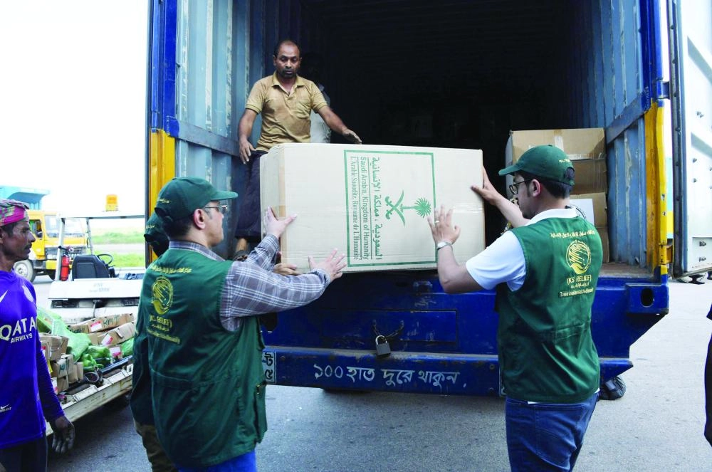 تفريغ المساعدات السعودية العاجلة للروهينجا في بنجلاديش (واس)