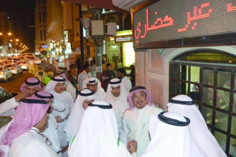 وزير الحج والعمرة يقف على مراكز خدمات الحجاج والمعتمرين بمكة المكرمة