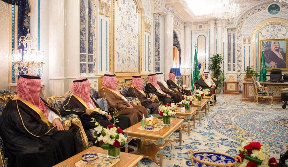 خادم الحرمين الشريفين يتسلم التقرير السنوي لمؤسسة النقد (واس)