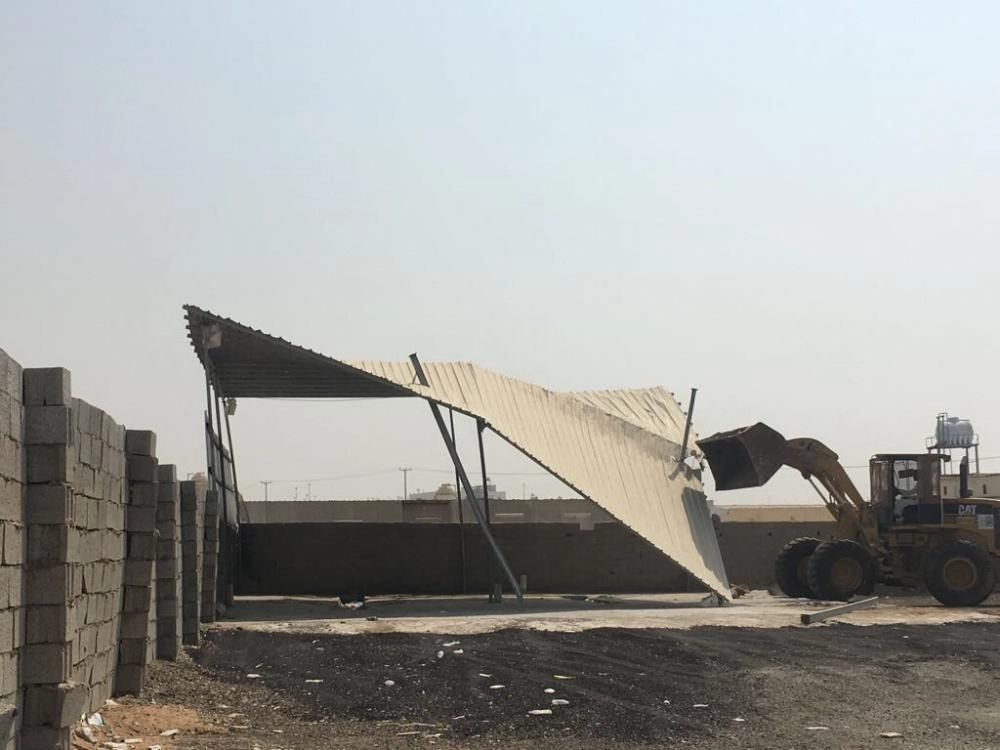 أثناء إزالة التعديات على أراض بجدة (مكة)