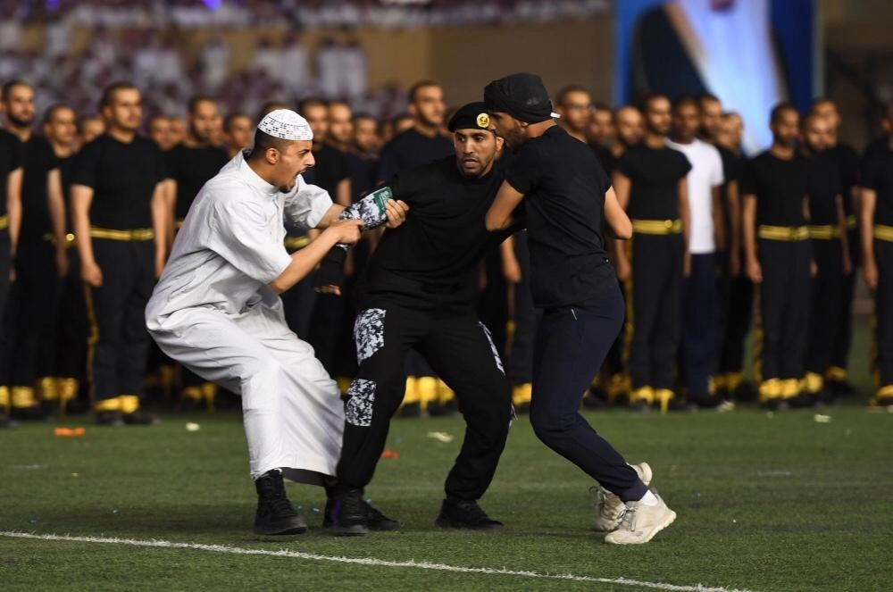 16222391691E2F6F2C-543A-41D3-9B5E-368FD59C976D