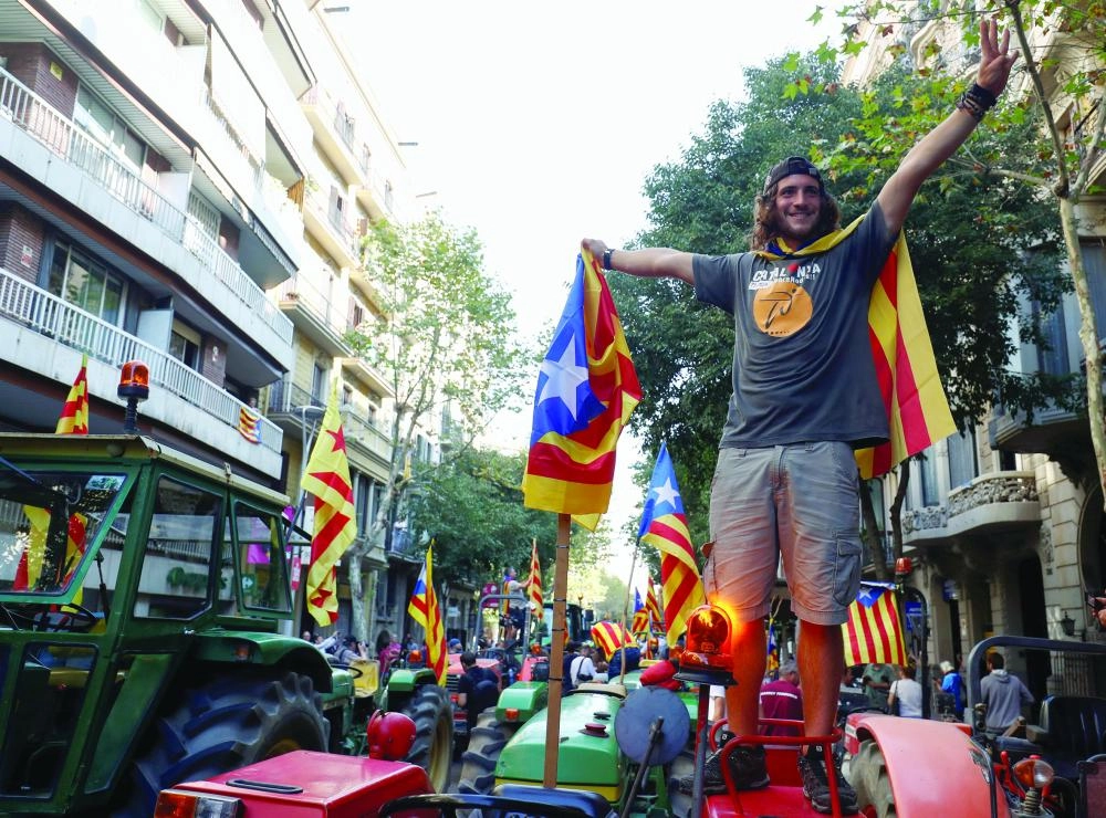 






فلاح فوق جراره في تظاهرة مؤيدة لاستفتاء الاستقلال في برشلونة     (رويترز)